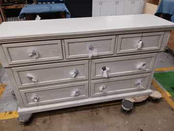 Robbinsdale Dresser - Gallery Image 7